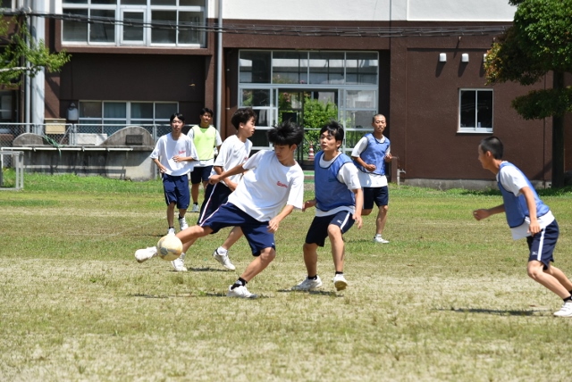 サッカー５